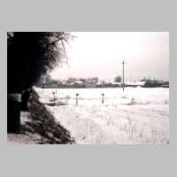 106-1070 Winter 1996-97 - vor Taplacken aus Richtung Petersdorf kommend. Neu erbaute Gebaeude .jpg